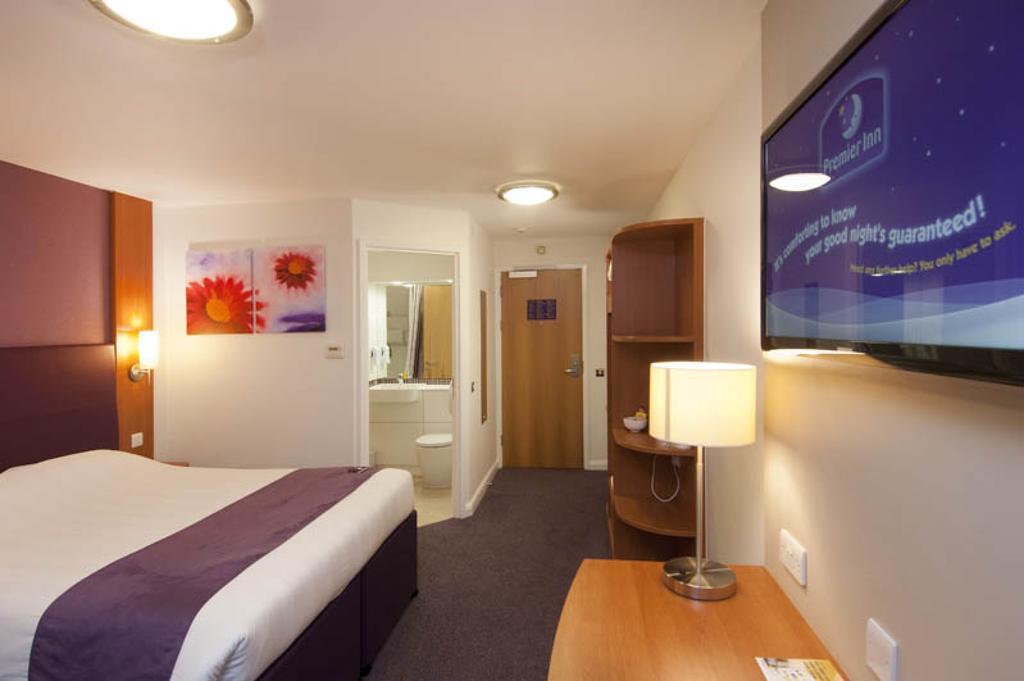 Premier Inn Birmingham South - Hall Green Bagian luar foto